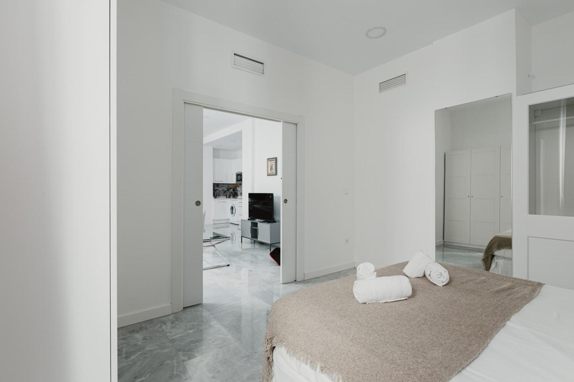Quiet And Comfortable Fully Renovated Appartamento Siviglia