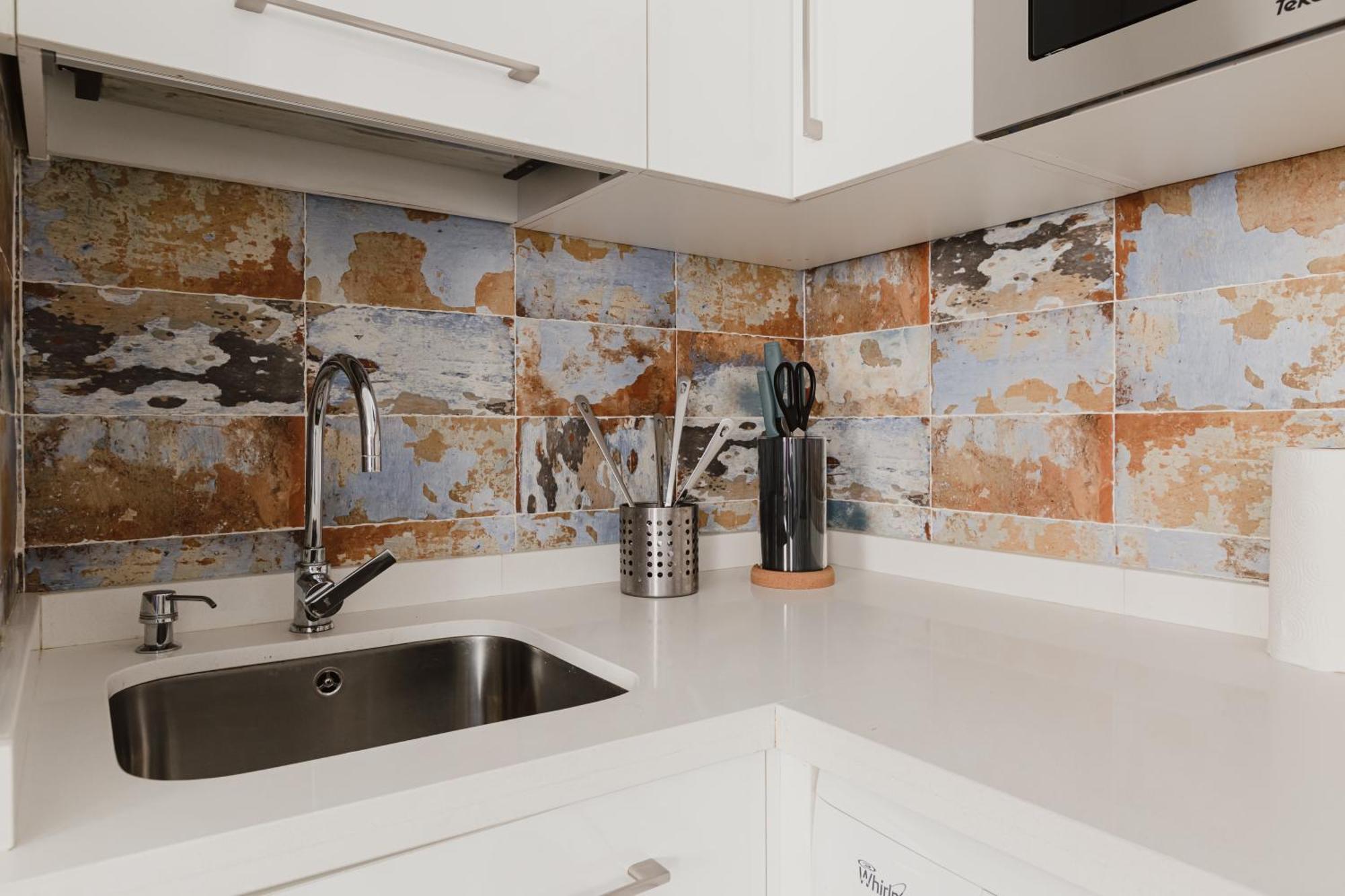 Quiet And Comfortable Fully Renovated Apartamento Sevilla