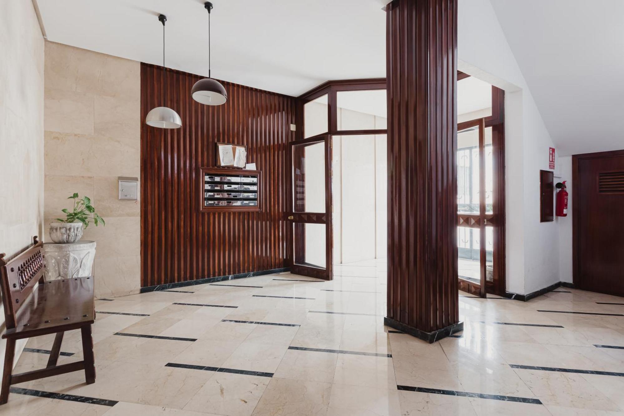 Quiet And Comfortable Fully Renovated Apartamento Sevilla